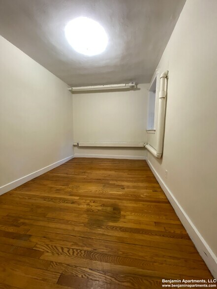 Building Photo - 1589 Beacon St