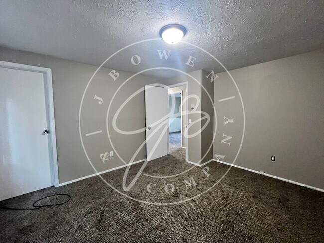 Building Photo - Completely updated 3 bedroom home with fin...