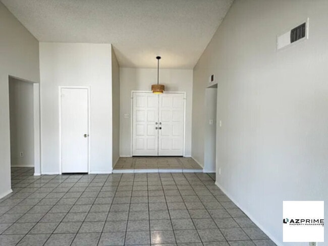 Building Photo - 5346 W Sunnyside Dr