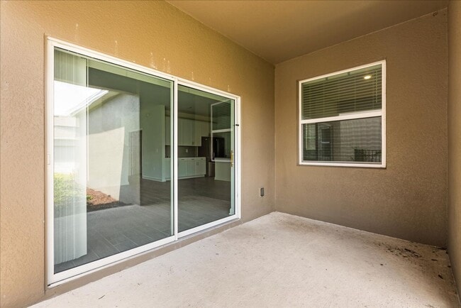 Building Photo - Spacious 5-Bedroom Solar Home for Rent in ...