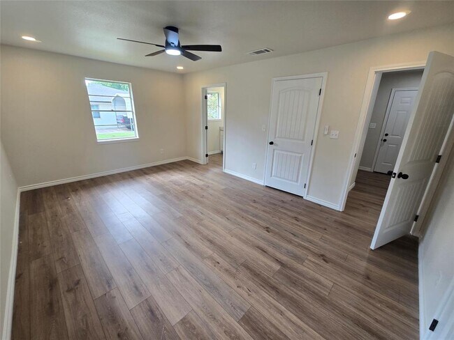 Building Photo - 1025 Terra Alta Dr
