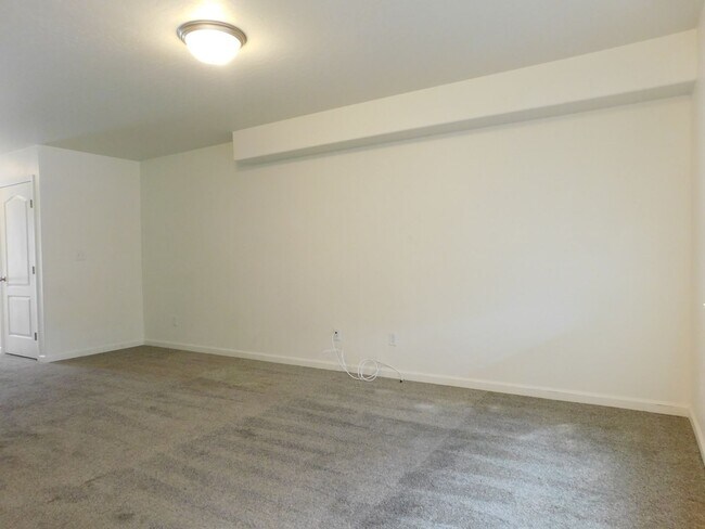 Building Photo - 654 Trinity Way