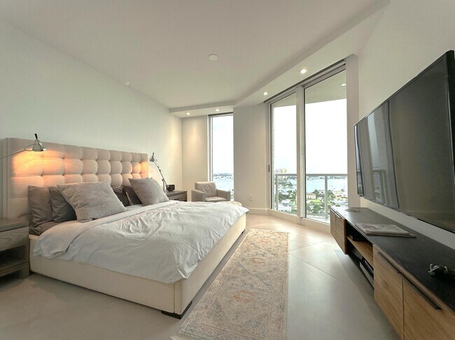 Building Photo - 2700 N Ocean Dr