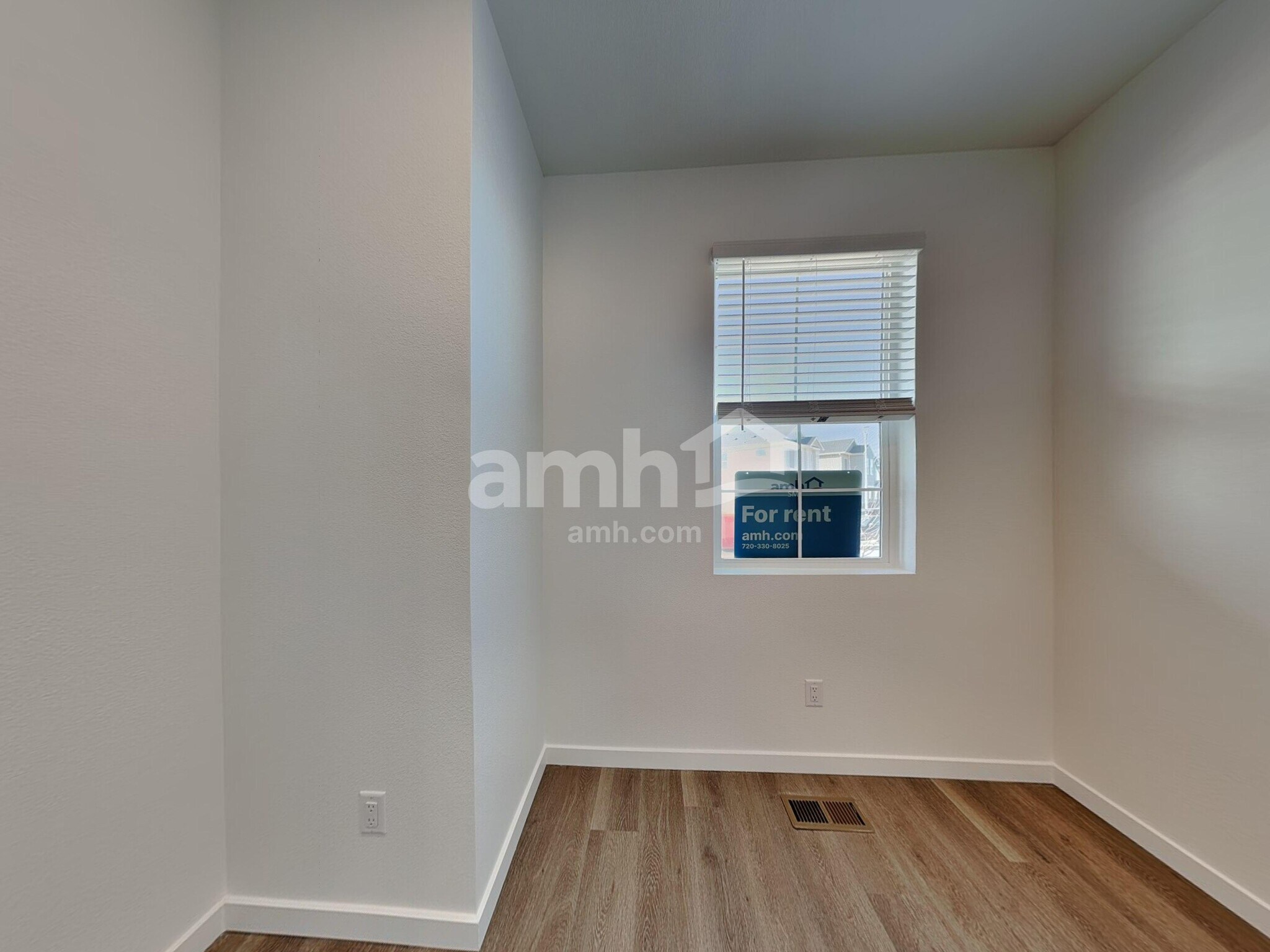 Building Photo - 23552 E 3rd Pl