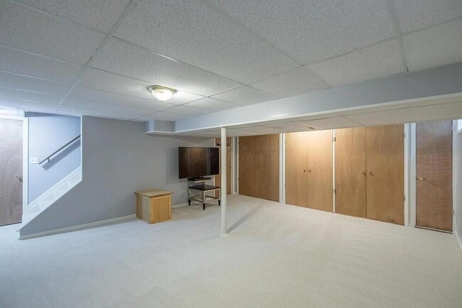Building Photo - 6887 Running Deer Pl