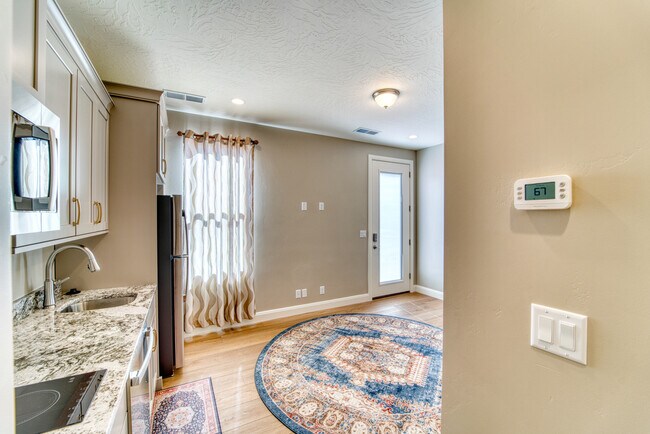 Building Photo - 1544 N Daylight St