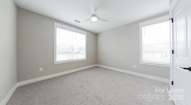 Building Photo - 17014 Fairmount Way