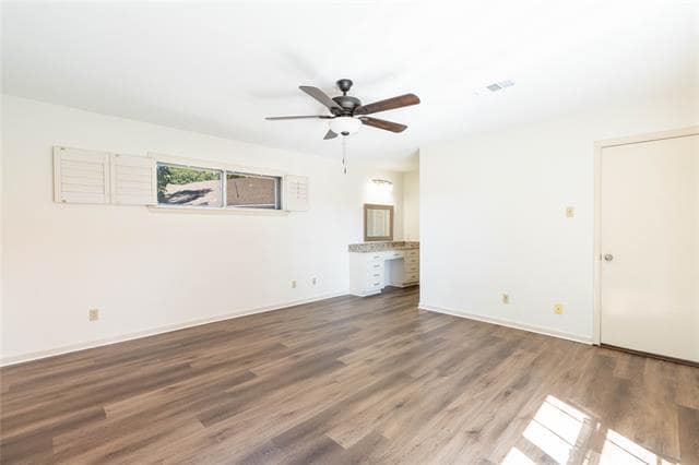 Building Photo - 2217 Sylvan Dr