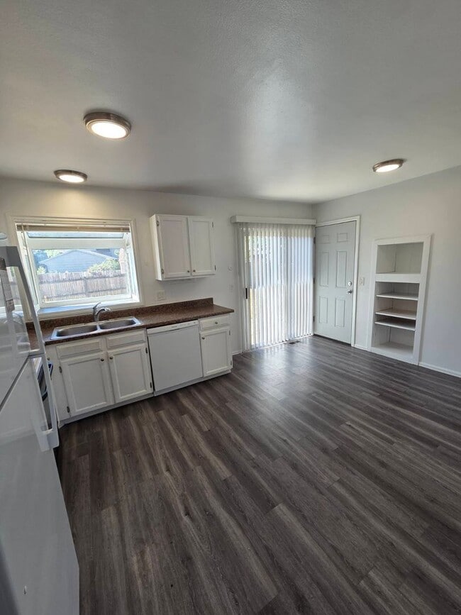 Building Photo - Inviting 3-Bedroom Home with Expansive Backyard on a Peaceful Cul-de-Sac | Available Now!!