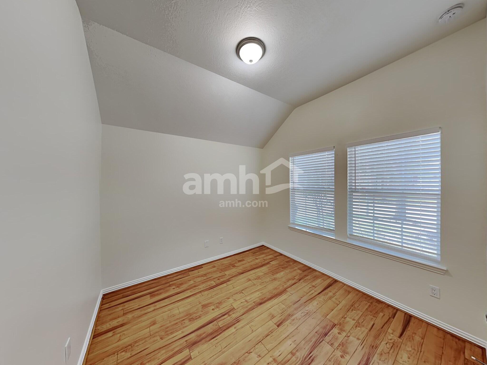 Building Photo - 30919 Blue Ridge Park Ln