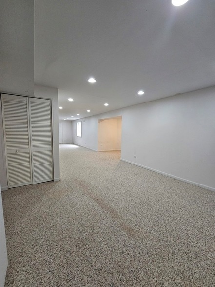 Building Photo - 420 Merry Oaks Rd