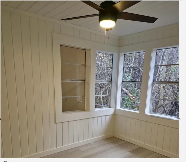 Building Photo - 16063 SE Janet St