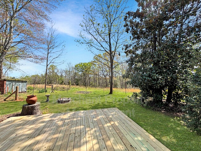 Building Photo - 601 Fairview Church Rd