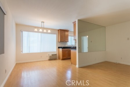 Building Photo - 972 Larrabee St