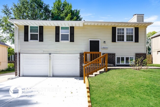 Building Photo - 19801 E Millhaven St