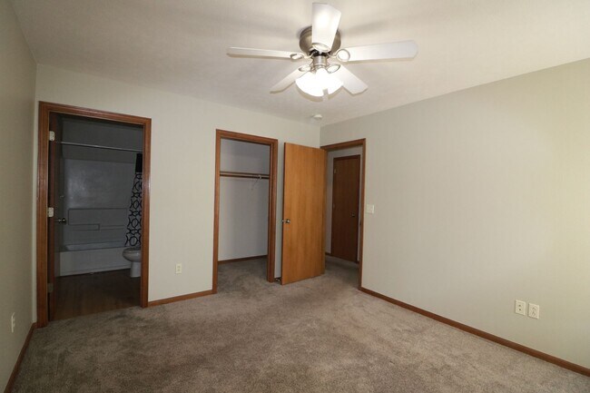 Building Photo - 412/414 Brookmont Drive