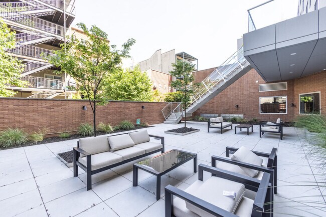 Building Photo - 1b Marshall Dr