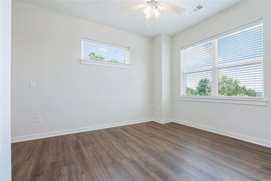 Building Photo - 610 Whitham Ave