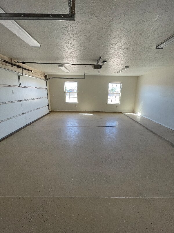 Building Photo - 2207 W Beech St