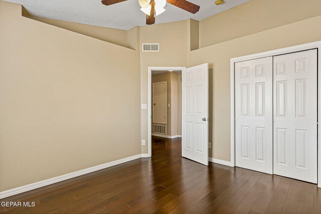 Building Photo - 951 Via Descanso Dr