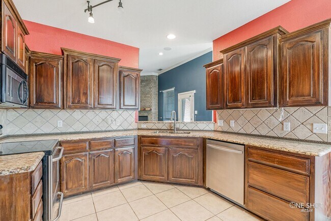 Building Photo - 7017 Springwater Ave
