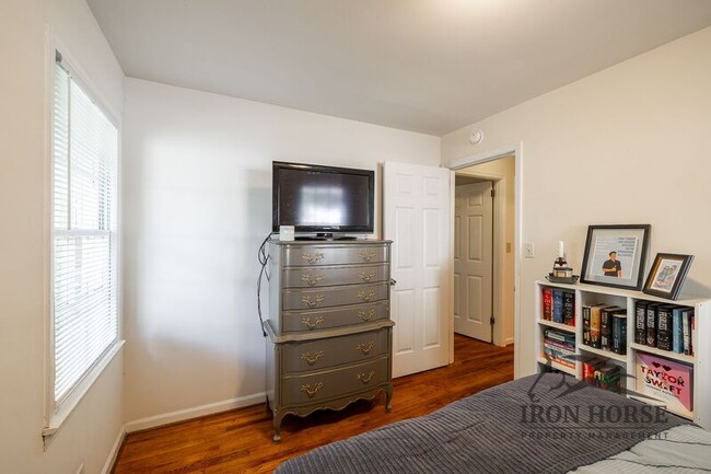 Building Photo - 2021 S Lumpkin St