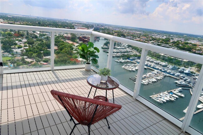 Building Photo - 1861 NW S River Dr