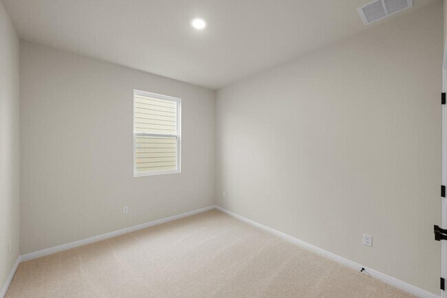 Building Photo - 254 Crater Lk Dr