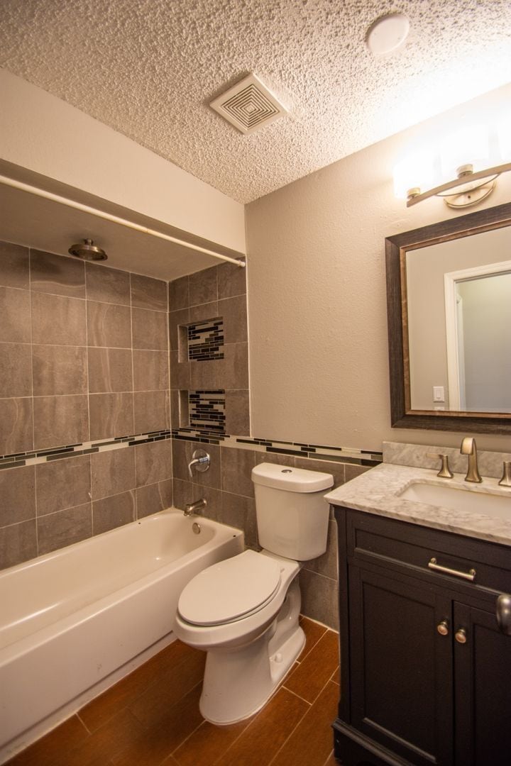 Building Photo - 704 Putt Ln