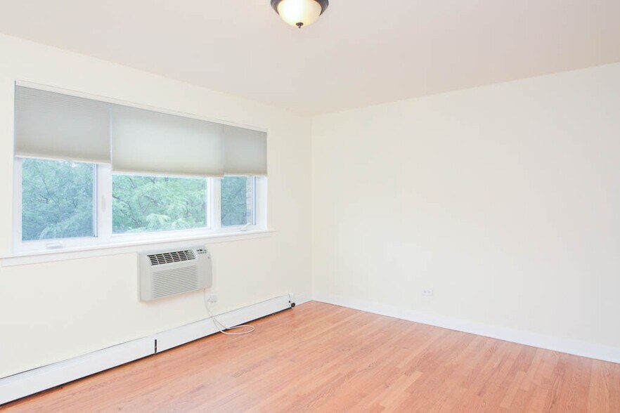 Building Photo - 628 W Wrightwood Ave
