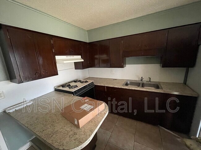 Building Photo - 1302 Plummer St