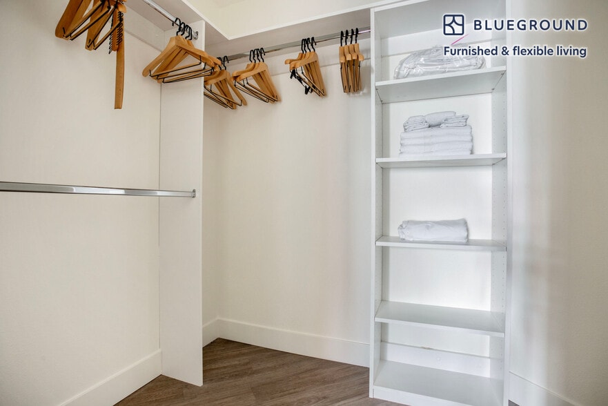 Building Photo - 760 S Serrano Ave