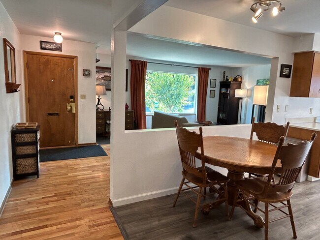 Building Photo - 302 N 37th Ave