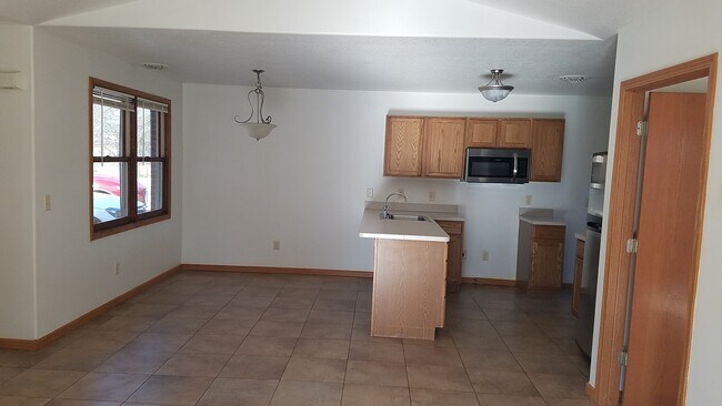 Building Photo - 262 Meadowbrook Ave