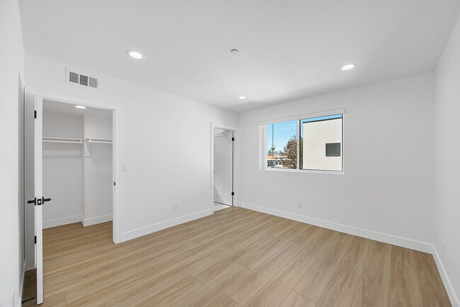 Building Photo - 14420 Tiara St