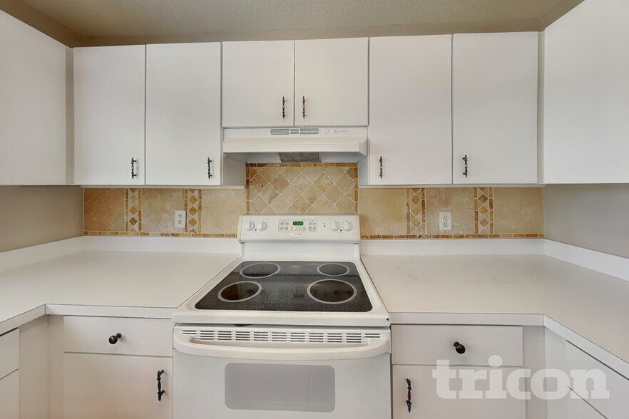 Building Photo - 10211 Summerview Cir