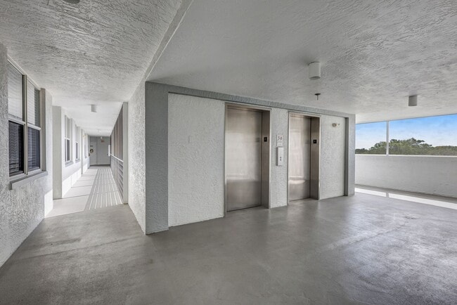 Building Photo - ** NAPLES COVE @ BAY FOREST ** 2 BED / 2 B...