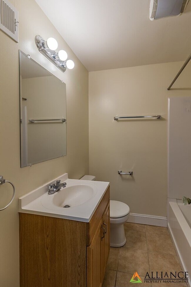 Building Photo - 1734 Laramie St