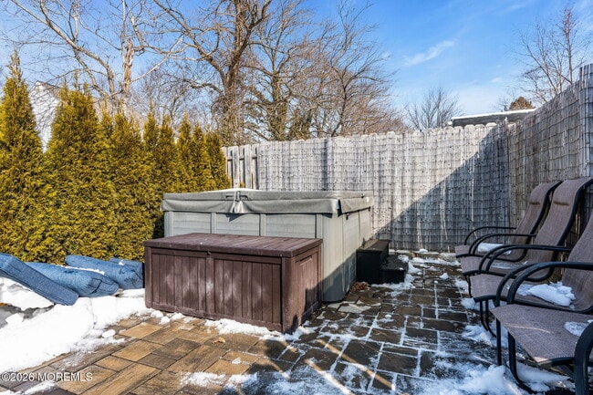 Building Photo - 105 Center St