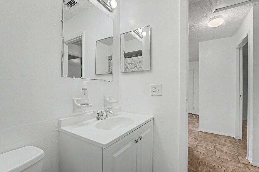 Building Photo - 3080 S Clematis Way