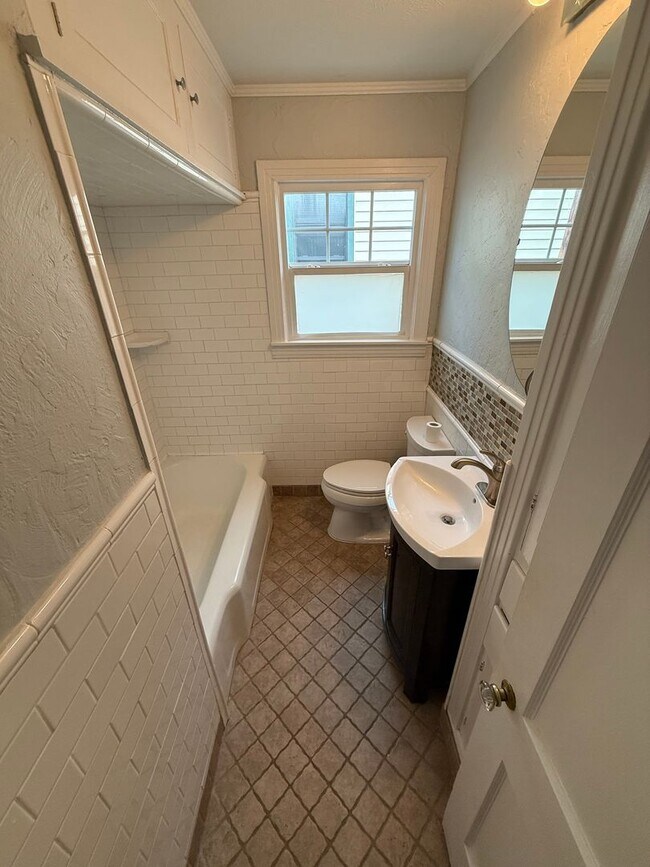 Building Photo - MOVE IN SPECIAL!! $800.00 off 1st FULL RENT!! Discover this beautifully updated 2 bed 1 bath 1 ca...