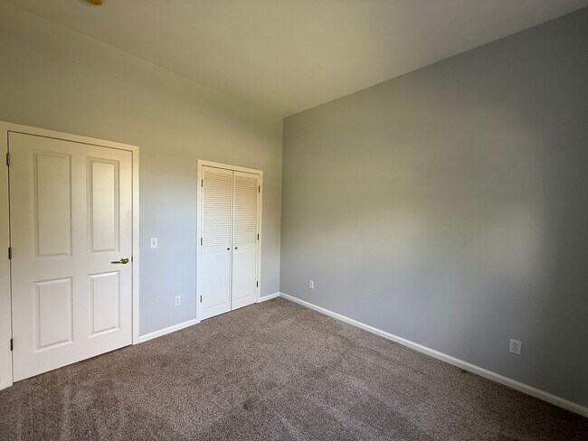Building Photo - Single Level Cresent Meadows Home