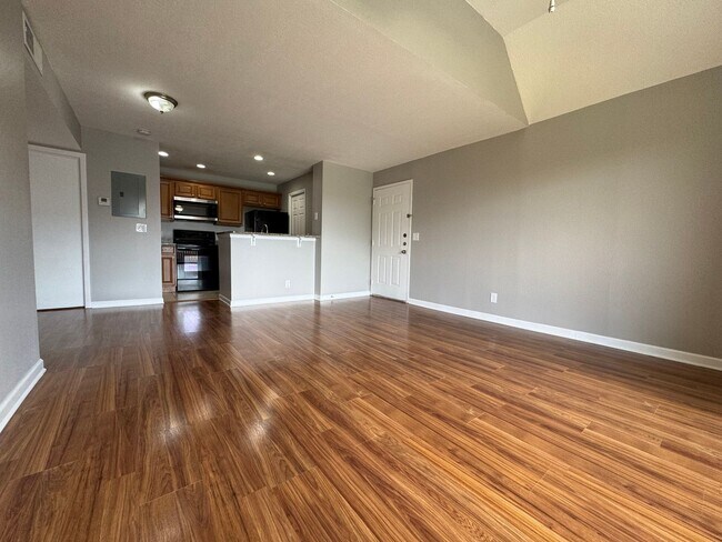 Building Photo - Altamonte Springs Top Floor Condo ~ Gated Waterfront Community ~ Must See!