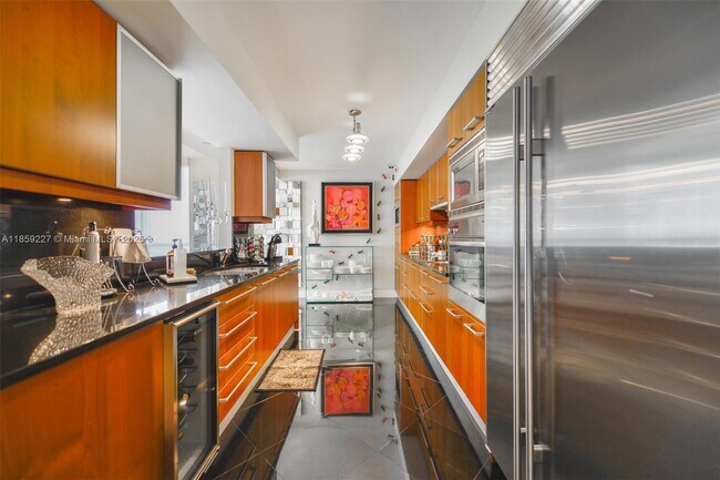 Building Photo - 1331 Brickell Bay Dr