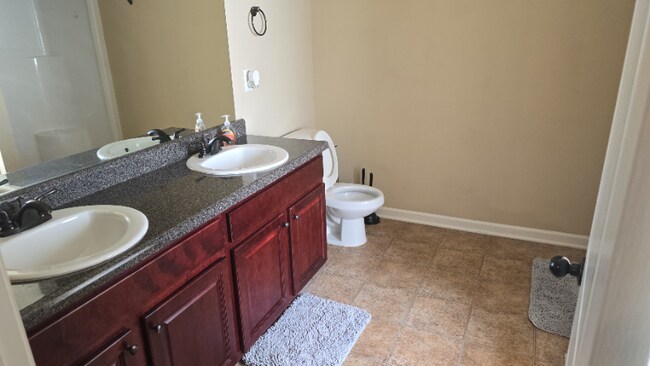 Building Photo - 2797 Huntcliffe Dr