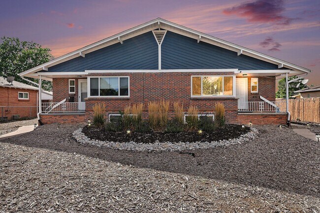 Primary Photo - Spacious Top Unit of Quadplex in Park Hill