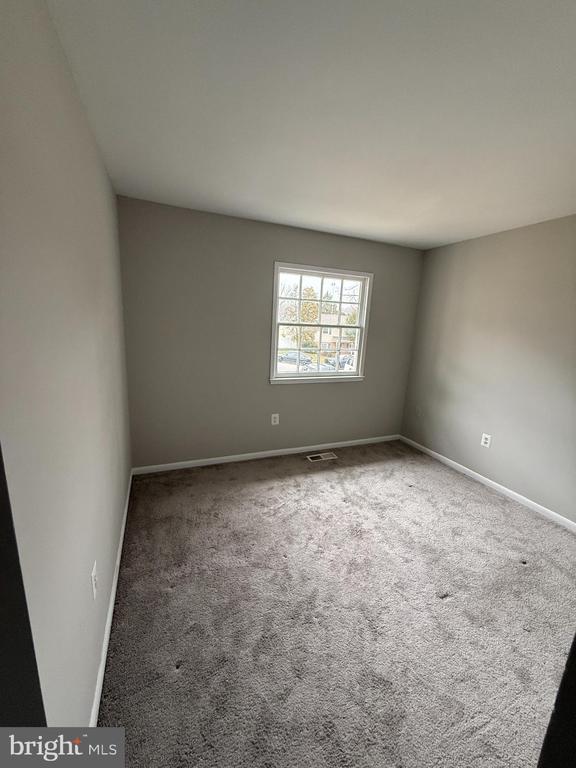 Building Photo - 5055 Lakeland Ct