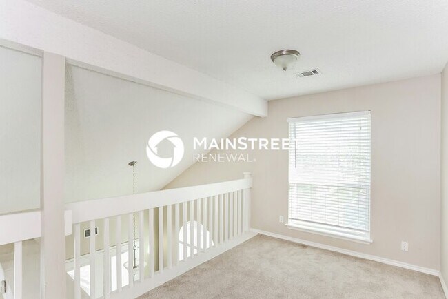 Building Photo - 3 Bedroom Pet-Friendly Home in Arlington, TX with Main Street Renewal