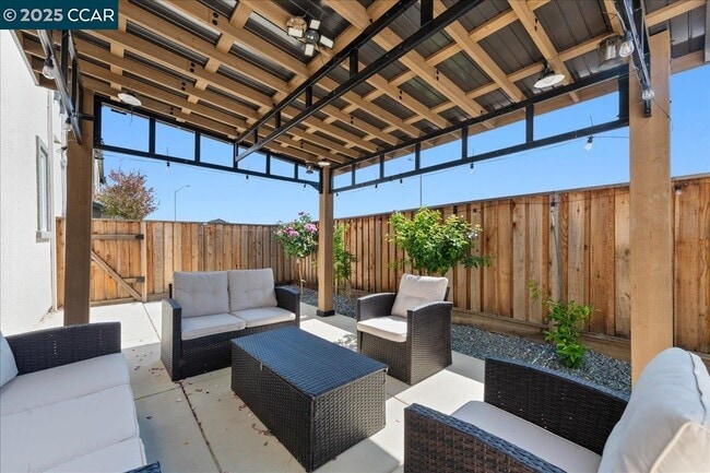 Building Photo - 300 Hideaway Ln