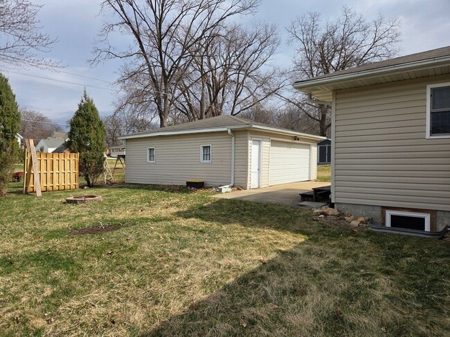 Building Photo - Well-Maintained 3BR Home – Garage + Washer/Dryer, dishwasher Included